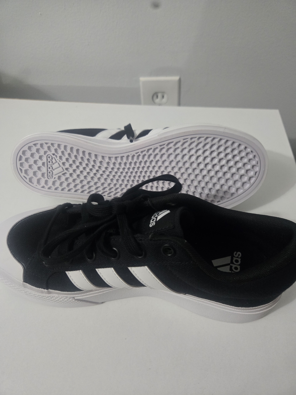 Adidas Bravada 2.0 Platform Canvas Sneakers – Black / White – Womens Size 8 - Picture 3 of 4